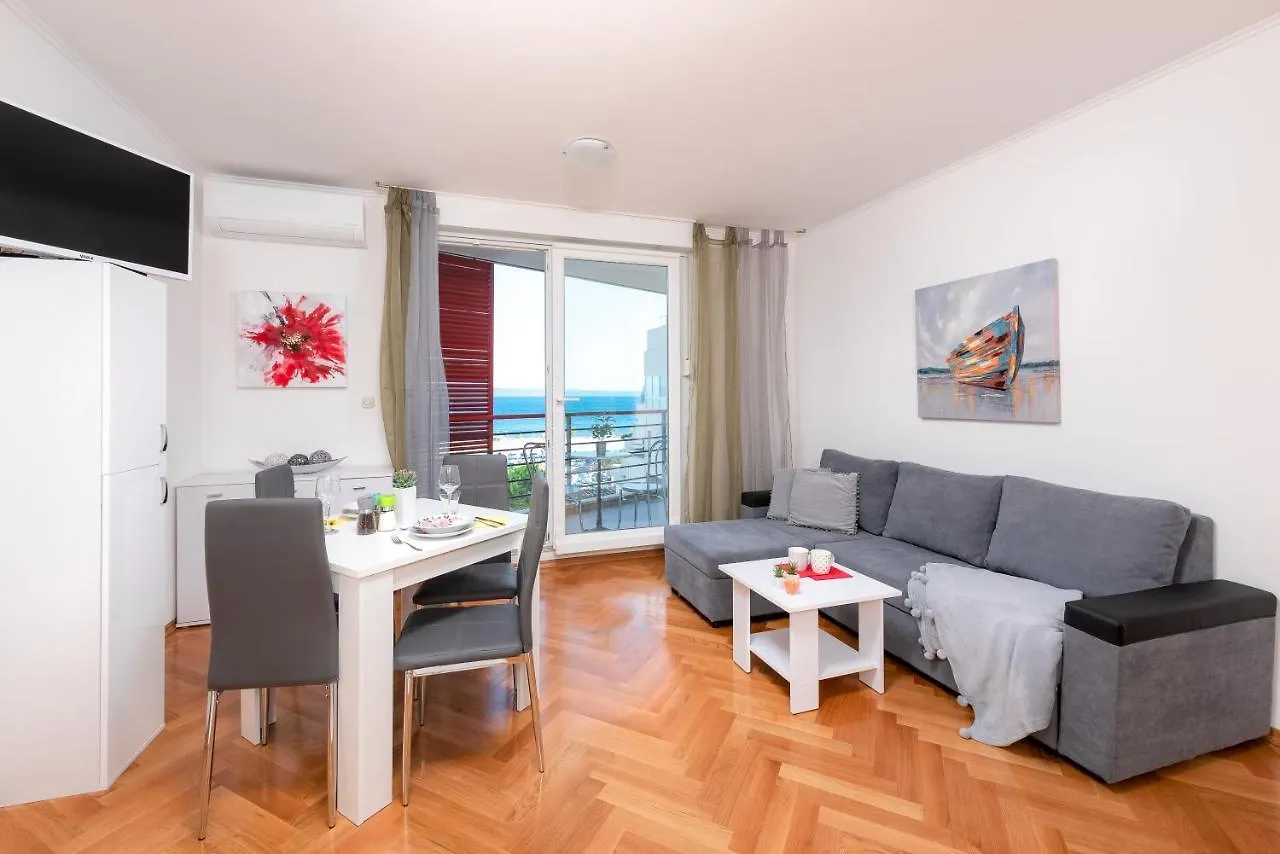 Beachfront Apartment Zeljko location