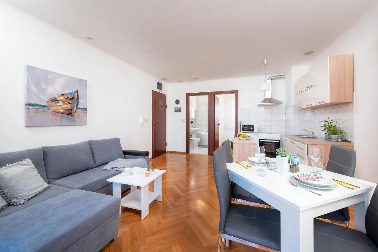 Beachfront Apartment Zeljko Split Croatia